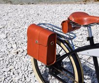 Väskor monterade på cykel