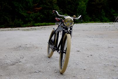 Svart vintage retro elcykel. www.nystrombike.com